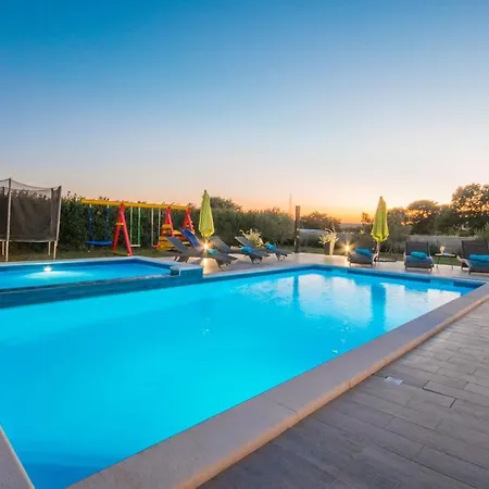 Maris Zadarvillas * Tinj