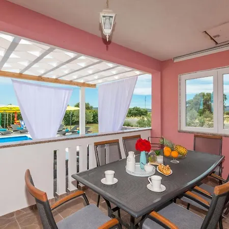 Maris Zadarvillas Tinj