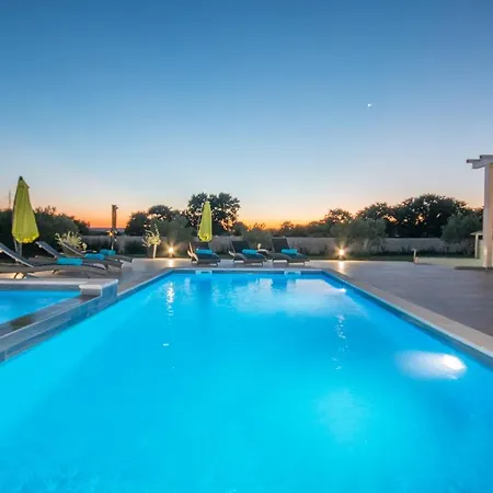 Maris Zadarvillas Tinj