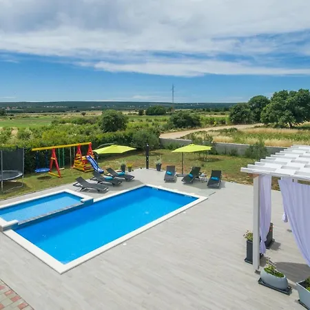 Maris Zadarvillas
