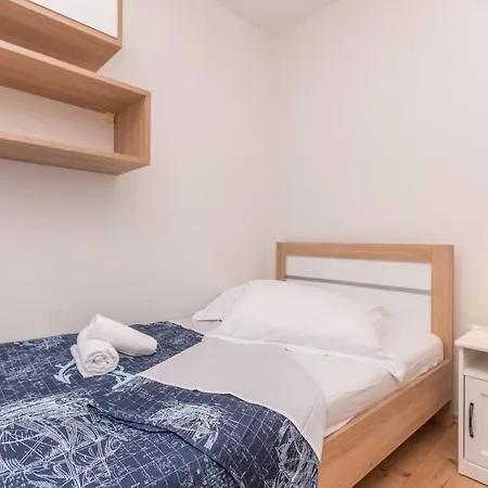 Maris Zadarvillas * Tinj