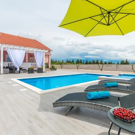 Maris Zadarvillas * Tinj